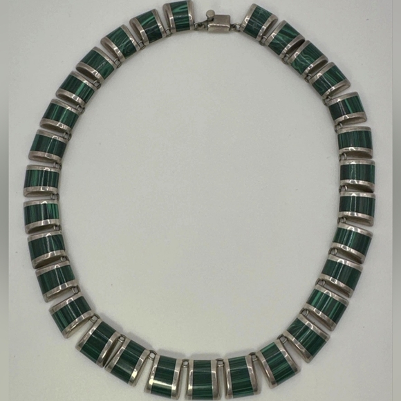 Taxco Sterling Silver & Malachite Necklace. 15.5" Choker. 53.5 Grams - Picture 2 of 6